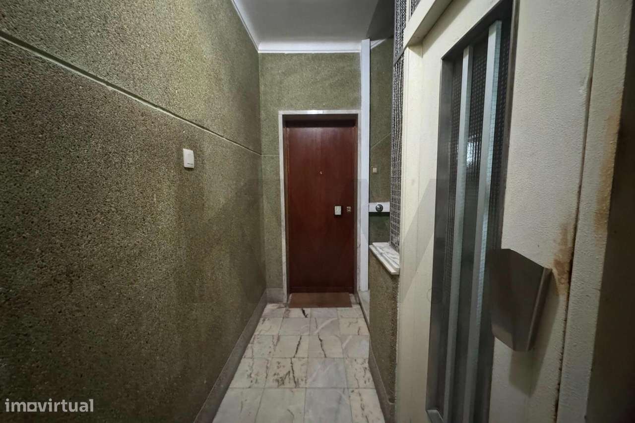 Apartamento T2 Totalmente Remodelado no centro de Monte Abraão – Confo-18
