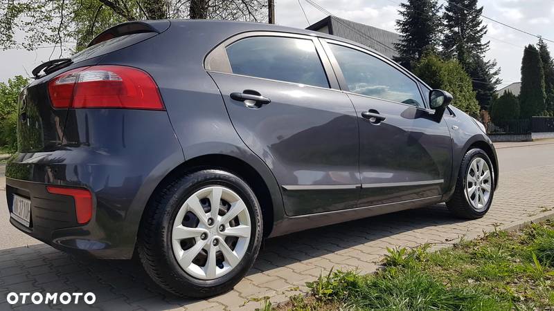 Kia Rio 1.2 L - 8