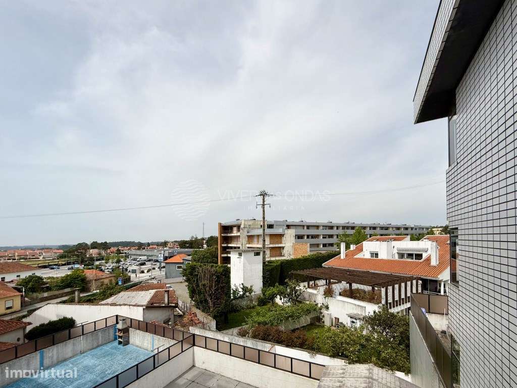 T2 Último Piso com Lareira e Lugar de Garagem | Pedras Rubras-9