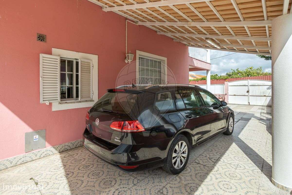 Moradia T4 em Quinta do Anjo-6