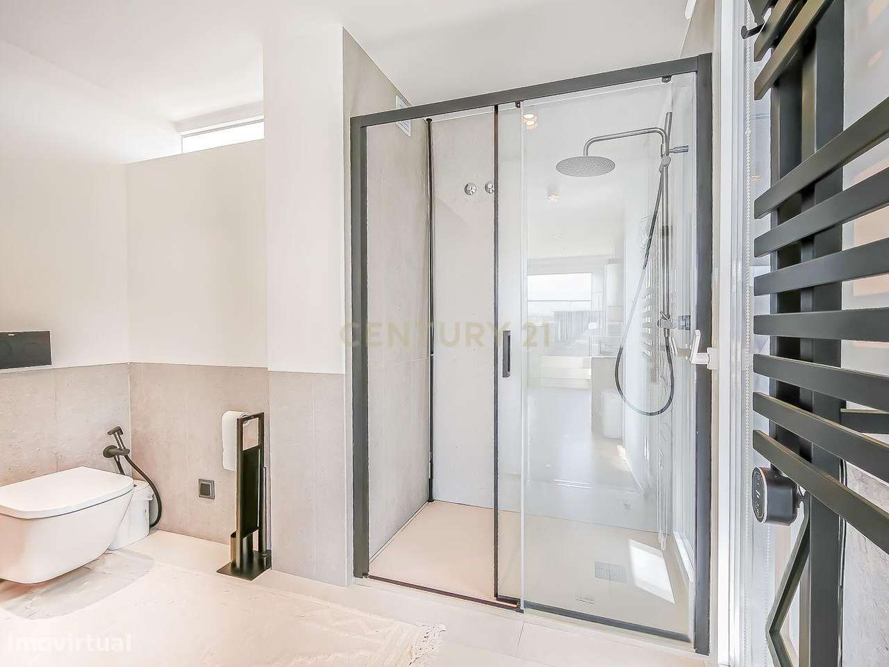 Moradia T4 em Condomínio Privado | Piscina | 6WC | Jardim | Terraço |-46