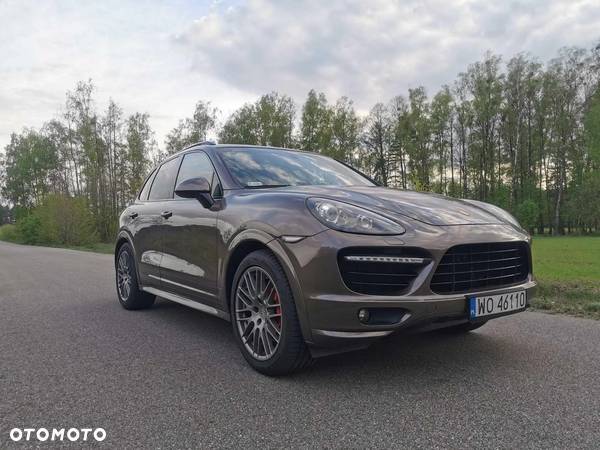 Porsche Cayenne GTS - 14