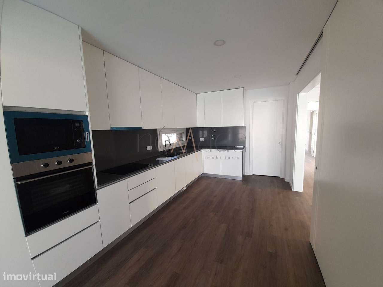 Fantástica moradia localizada no bairro de Valadares, Seixal-10