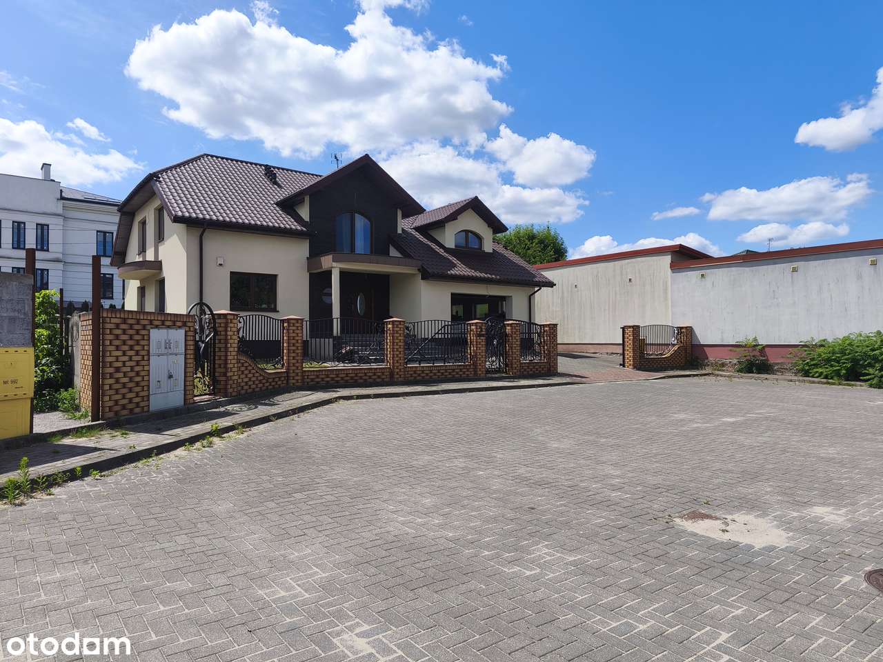 Sprzedam przestronny wolnostojący dom w klimatycznej okolicy - Pełny obrazek: 2/19