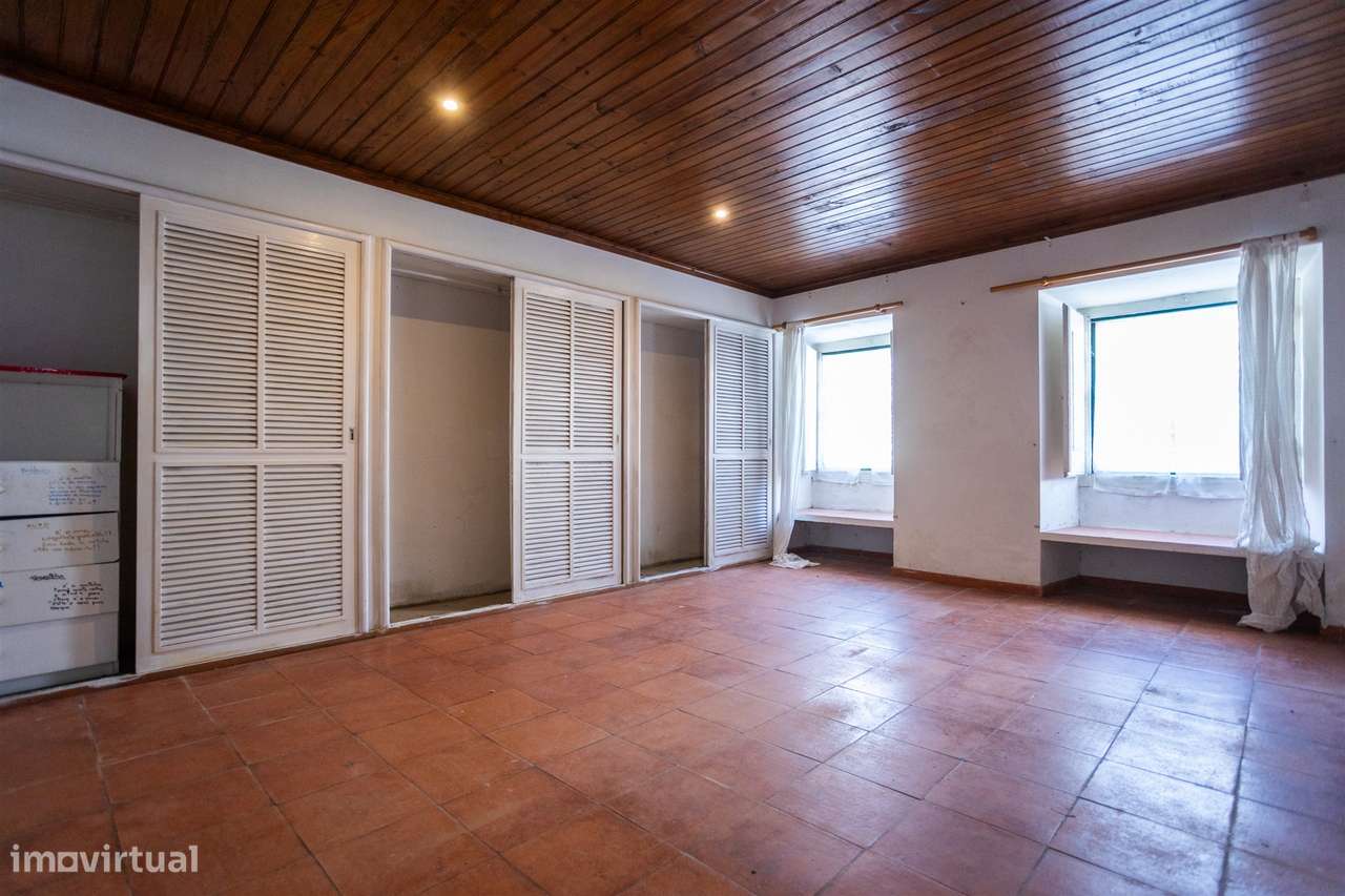 Moradia histórica T6 com piscina e anexo – centro de Salvaterra de Mag-31