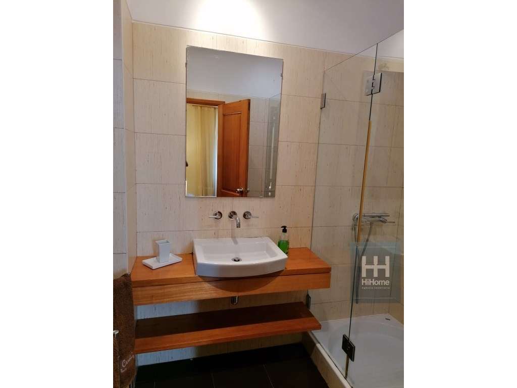 Moradia T5 + Apartamento T2 no centro do Porto Santo-19