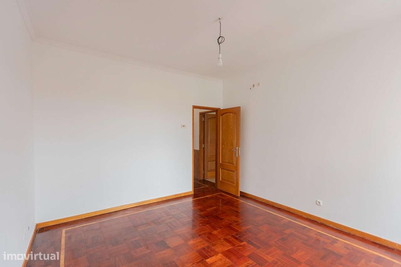 T2 Duplex com 101 m2 e 2 WC – Um apto. diferente na Amadora-23