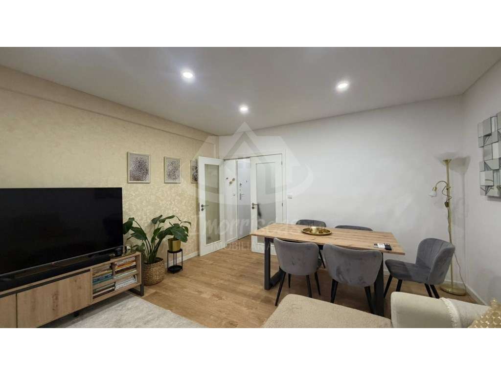 Apartamento T2 com garagem na Póvoa de Santa Iria Totalmente remode... - Grande imagem: 2/34