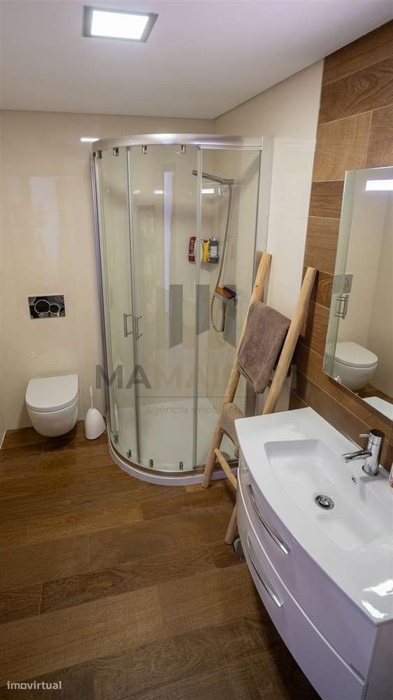 Moradia T4 de Luxo / Centro de Lamego / Jardim e Garagem-19
