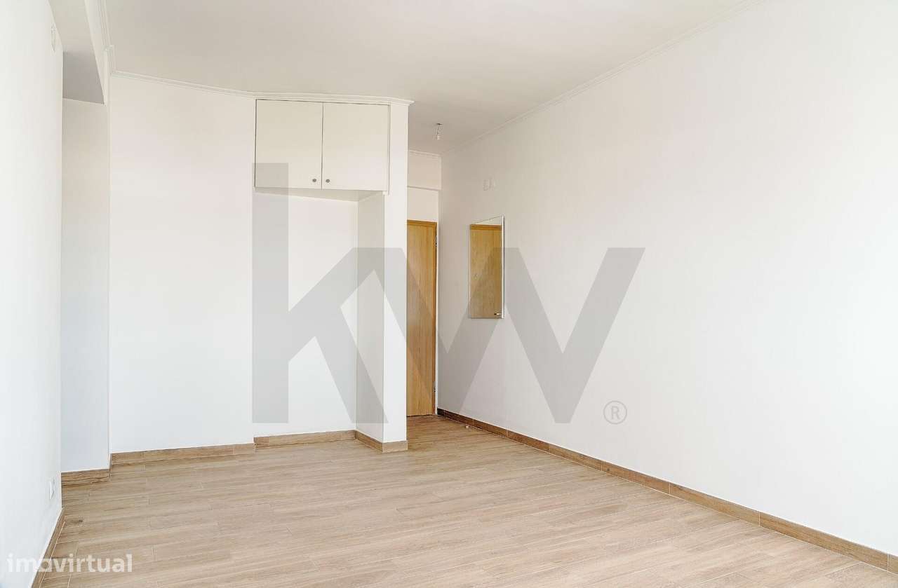 Apartamento T1 totalmente remodelado na Rua Vasco da Gama Fernandes --4