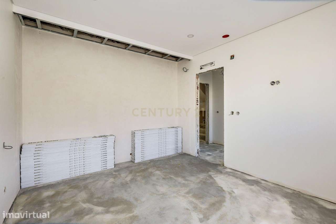 Moradia T4 com piscina em Caneças-26