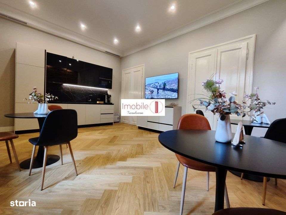 O Capodopera srhitecturala: | Apartament de Lux 4 Camere, Ultracentral-1