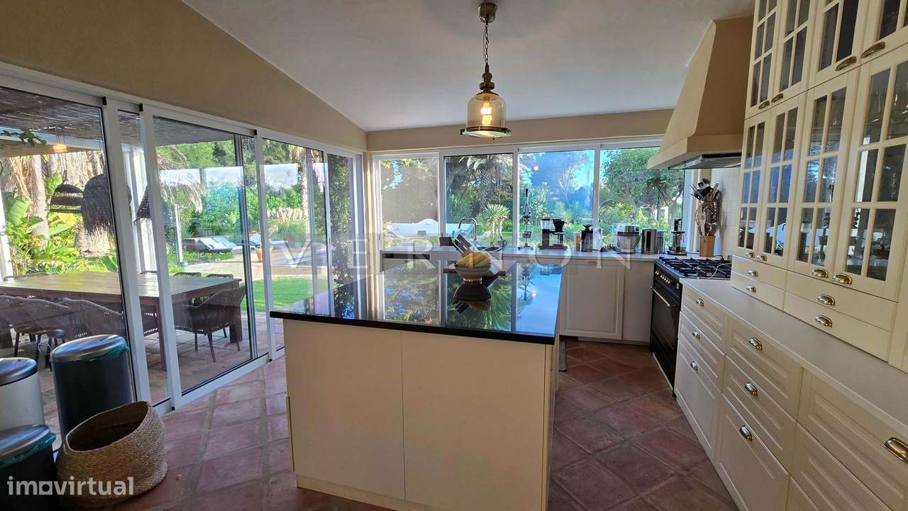 Algarve, Caramujeira,  para venda moradia V3 espaçosa renovada com vis-19