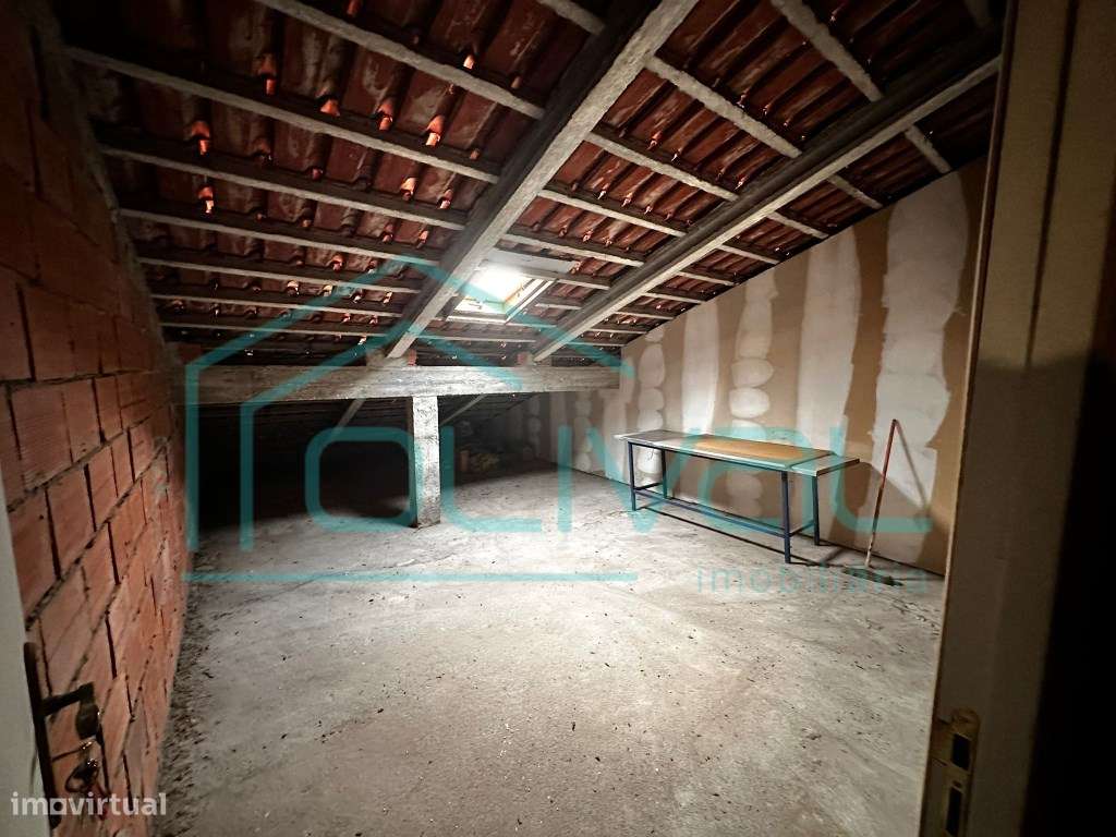 Apartamento T2 Totalmente Remodelado no Centro da Cidade-8