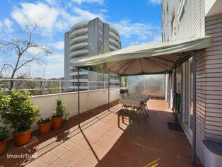 Apartamento T2 totalmente mobilado com terraço