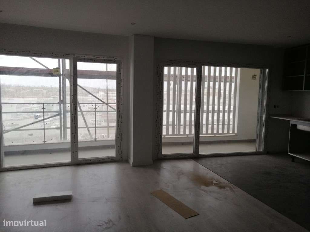 Apartamento T2 c/ terraço e arrecadação, em Santa Marta do Pinhal -... - Grande imagem: 3/17