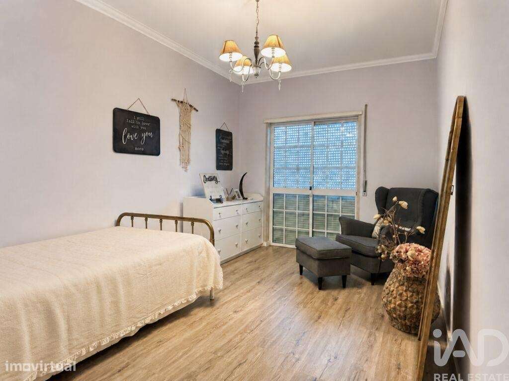 Apartamento T4 em Amora de 122 m2-22