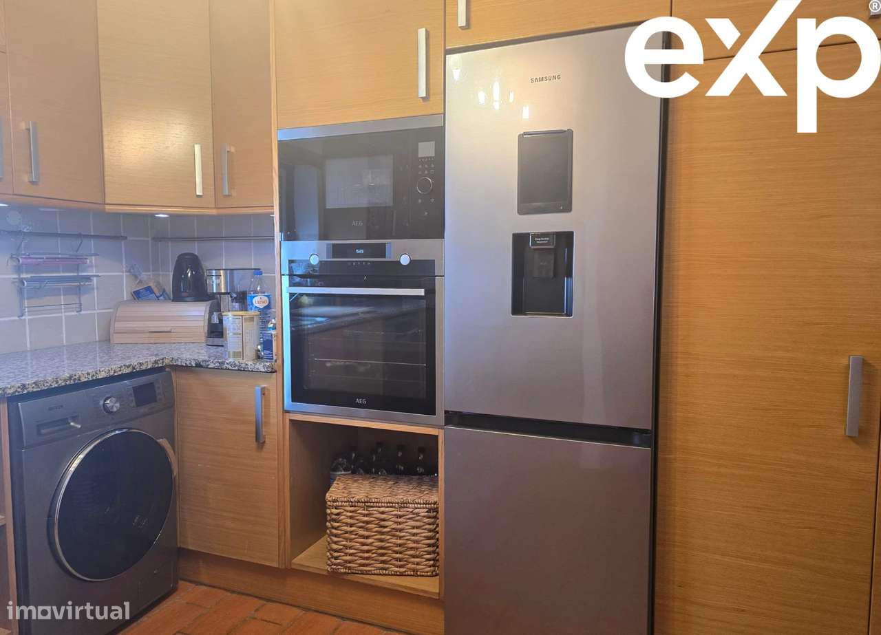 Andar de Moradia Rés-Chão em condomínio fechado com piscina - Grande imagem: 4/21