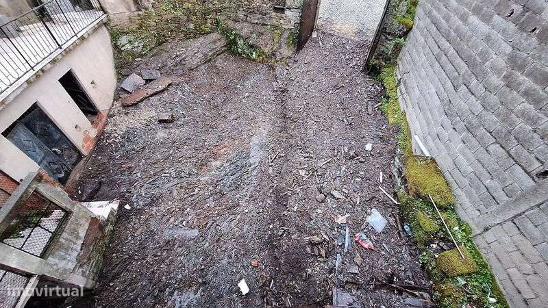 Moradia V4 em fase de requalificação - Grande imagem: 5/8