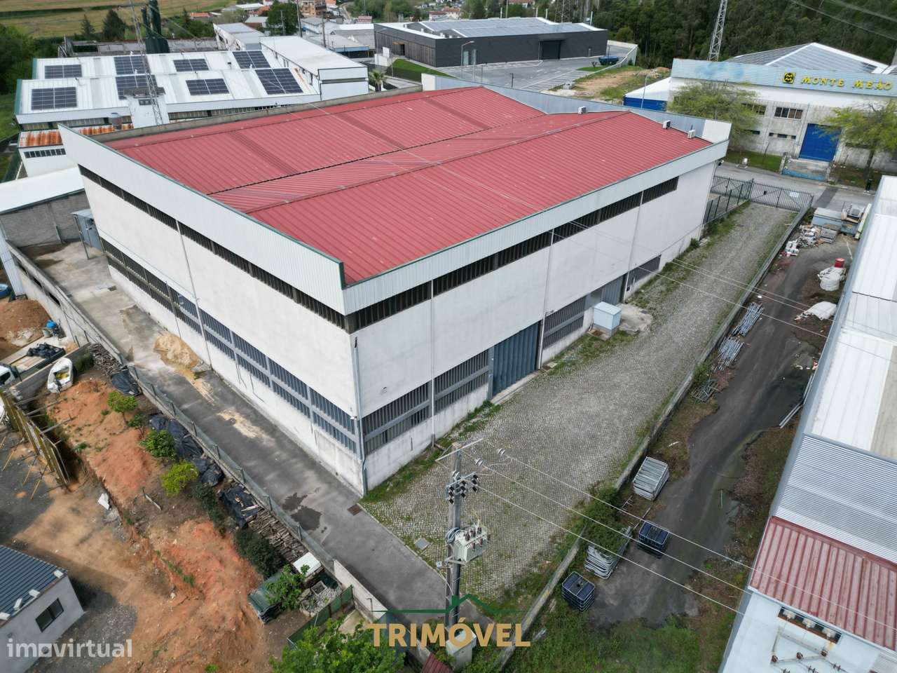 Pavilhão com 250KVA na Zona Industrial de Cucujães - Grande imagem: 2/27