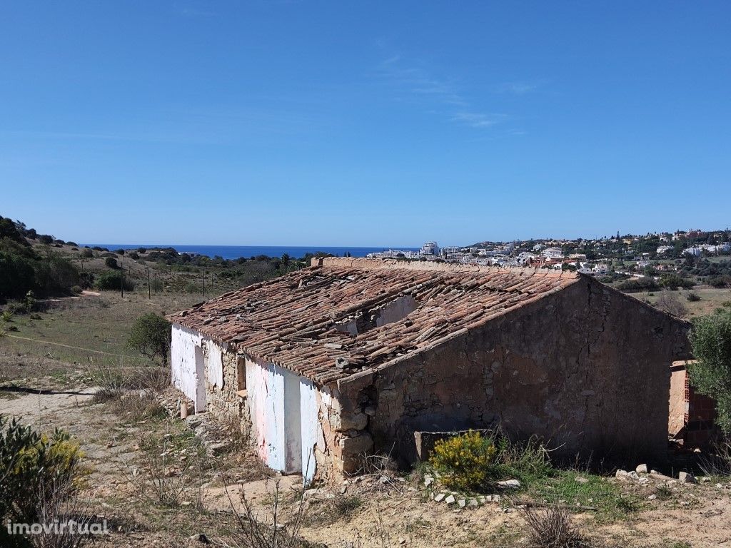 Terreno com 11 hectares e 1000 m2 de construção em Lagos ...