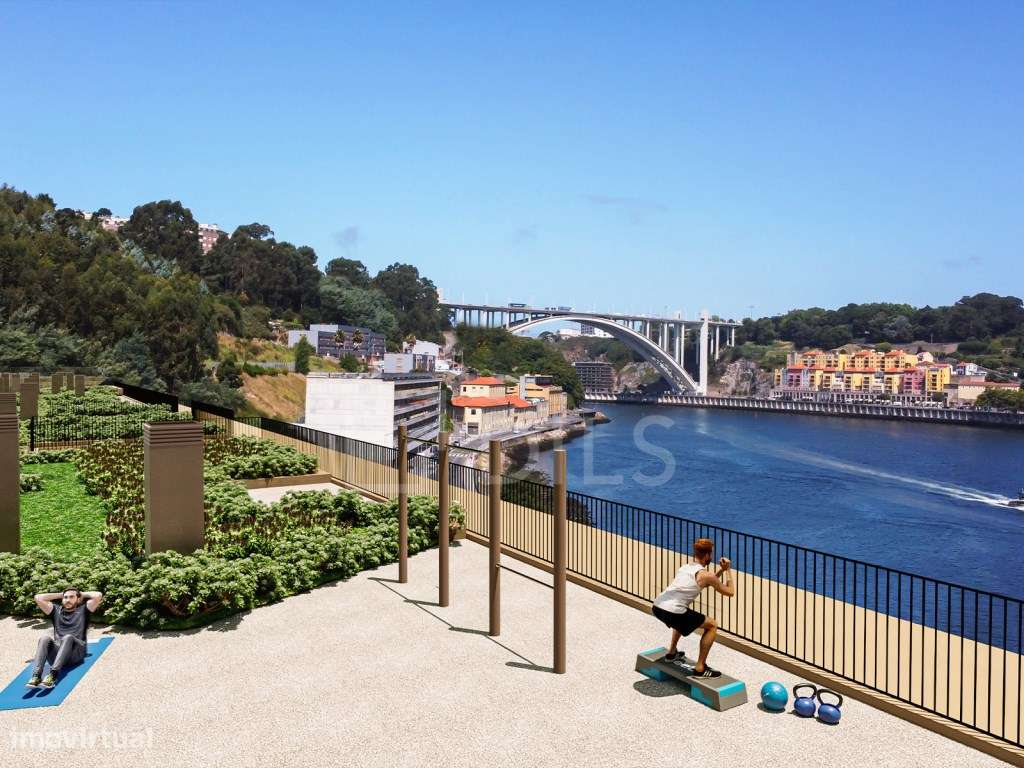 Apartamento T3 com área exterior, junto ao Rio Douro - Grande imagem: 4/92