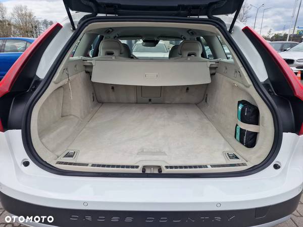 Volvo V90 Cross Country D4 AWD - 31