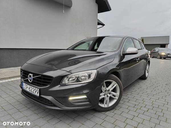 Volvo V60 D4 R-Design - 1