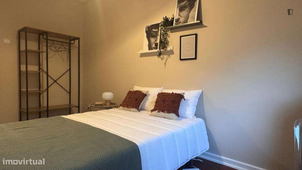 Quarto - localizado em Norton de Matos Coimbra - Grande imagem: 3/9