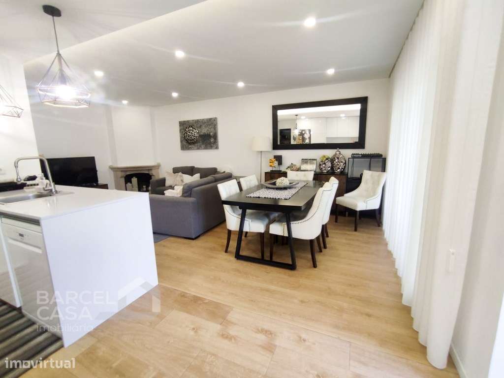 T3 Totalmente Renovado, Equipado e com Varanda, à Entrada da Cidade...-4