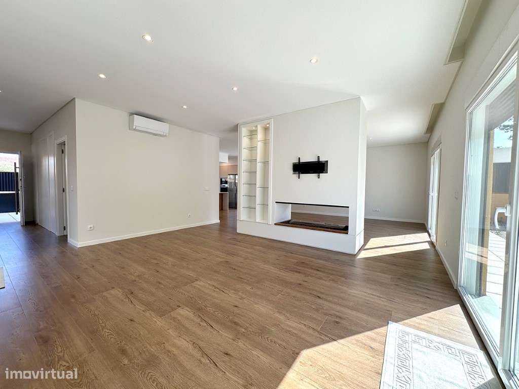 Moradia Isolada nas Galeotas 4 suites e Piscina - Possibilidade de ... - Grande imagem: 4/43