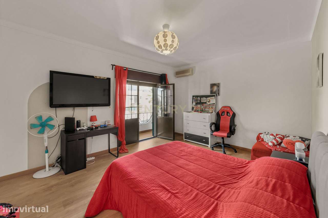 MORADIA T5 COM GARAGEM E PISCINA, 327 M² DE TERRENO PARA USUFRUIR-37