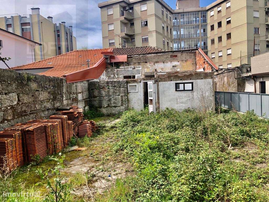 Moradia para recuperar no centro de Guimarães-7