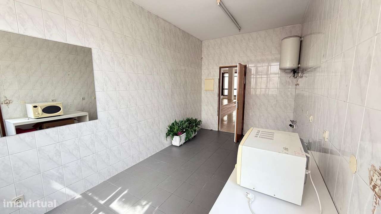 Loja com 135m2 em Ermesinde-13