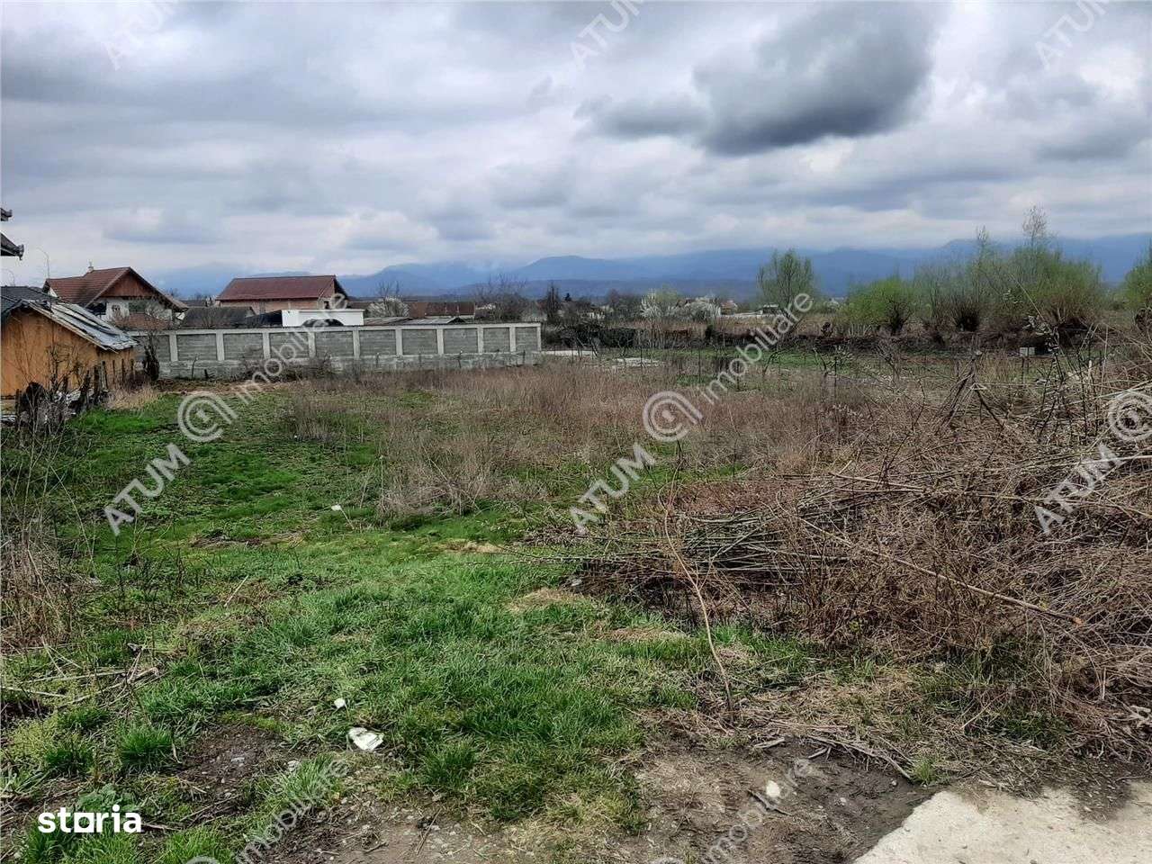 Teren intravilan 1300 mp de vanzare pe Valea Avrigului, drum asfaltat - Imagine principală: 2/6