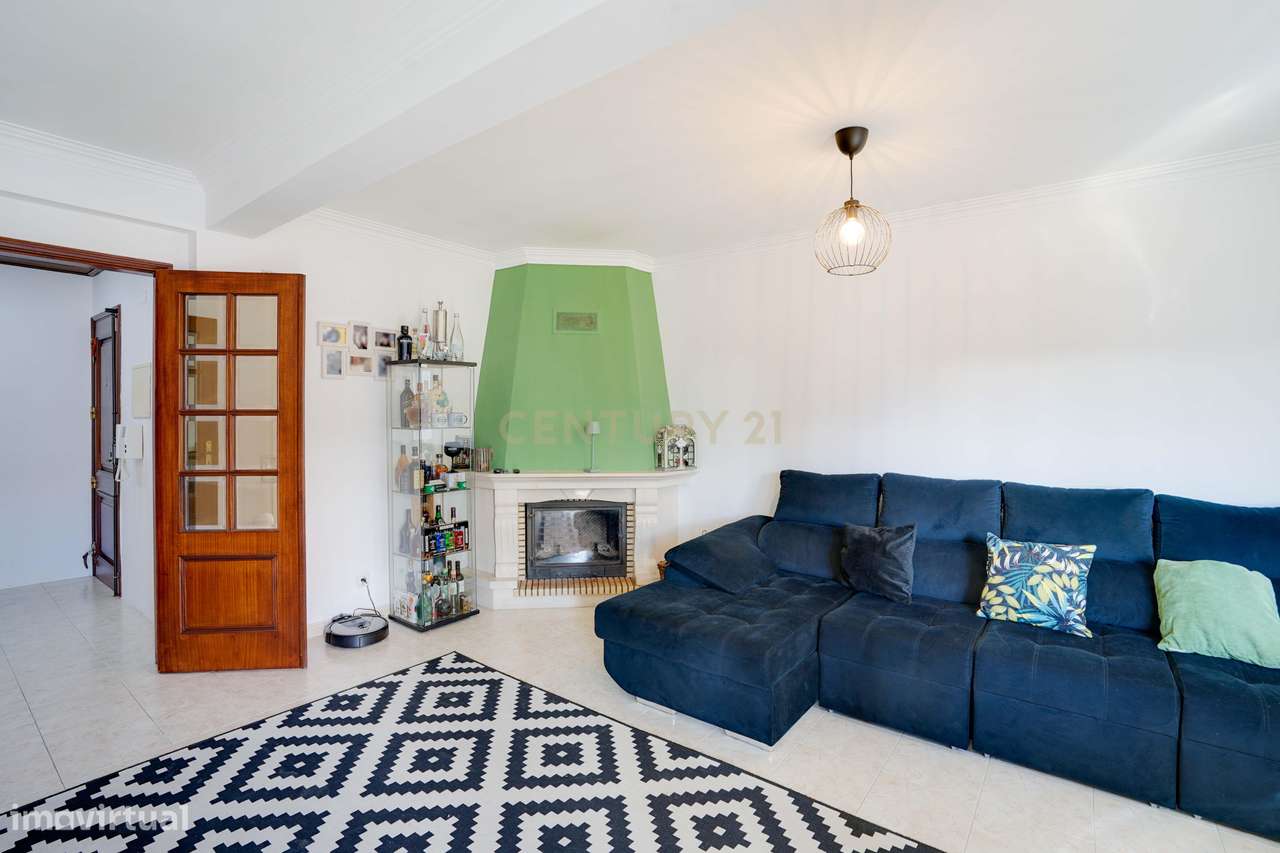 T4 com Garagem, Arrecadação e Excelente Localização – Alhos Vedros - Grande imagem: 2/32