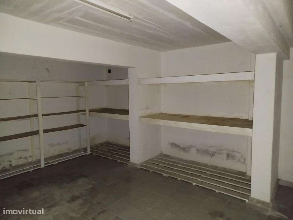 Armazém / garagem para arrendar na Tapada das Mercês - Sintra - Grande imagem: 5/7