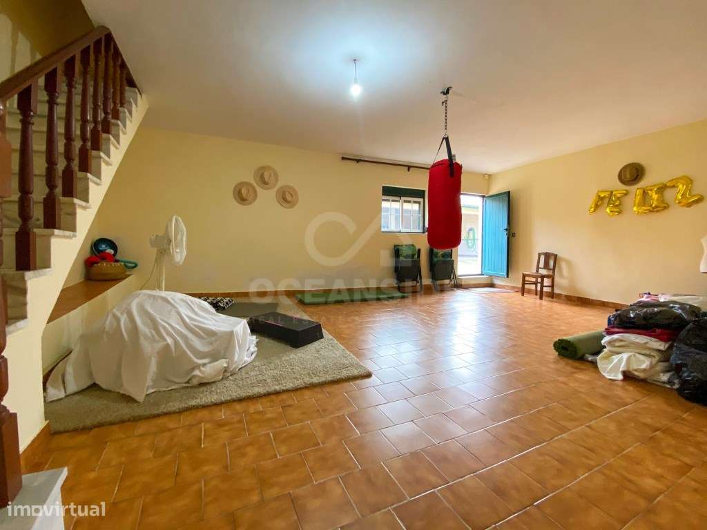 Moradia Independente Em Escalos De Baixo-53