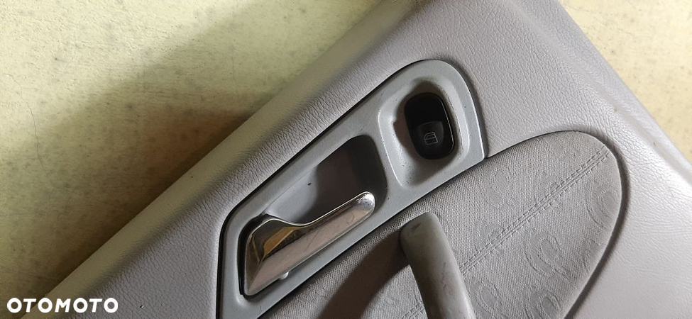 Boczek tapicerka drzwi Mercedes C-klasa W203 Lewy tył - 3