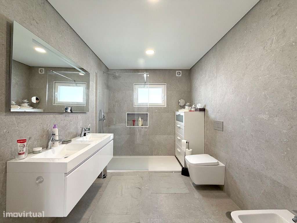 Moradia T4 térrea com 230m2 em condomínio privado, Azeitão-12