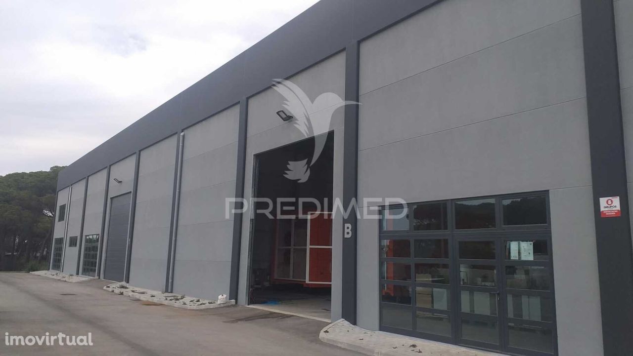 Arrendar Armazém 1000 m2  licença Industrial Sintra