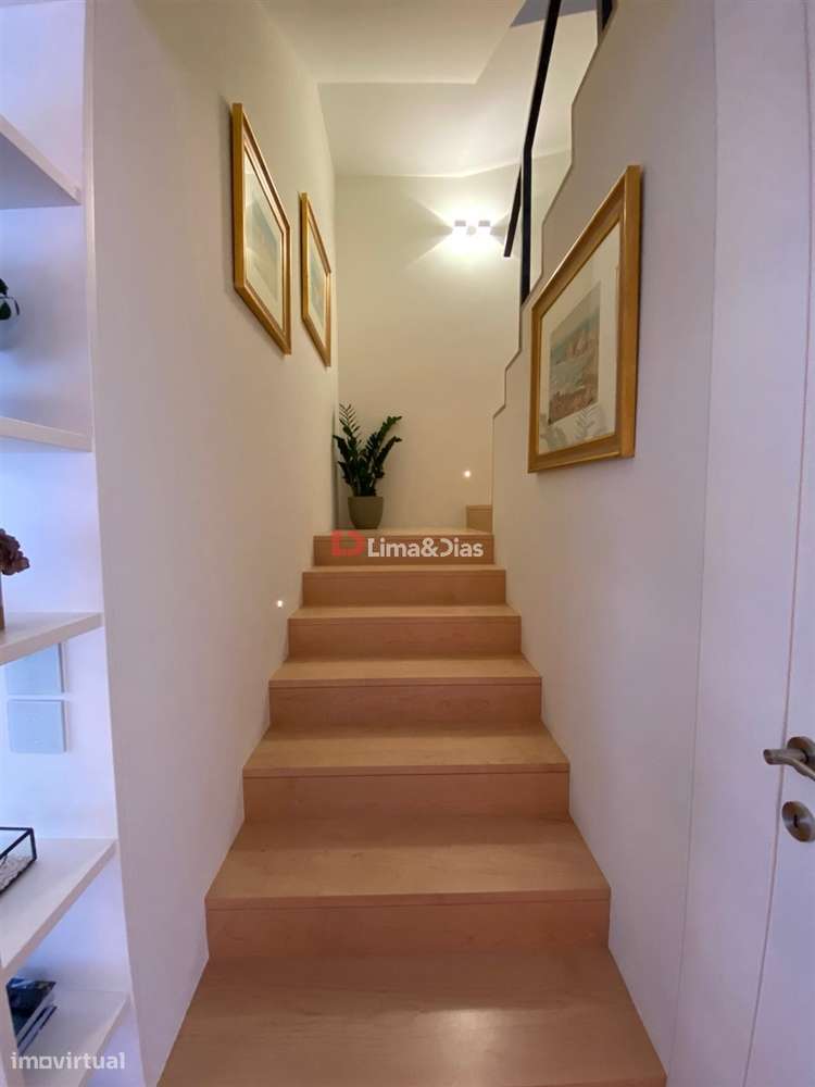 Moradia de Luxo T-3 à praia da Madalena-27