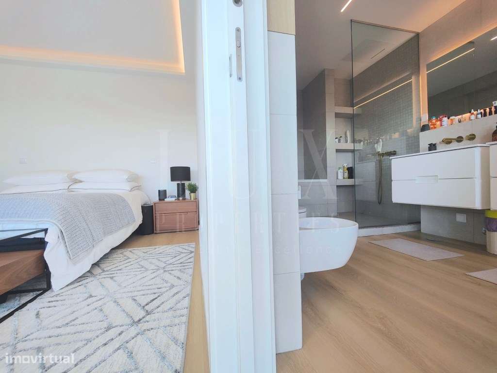 PENTHOUSE T5 DE LUXO COM VISTA FRONTAL DE MAR NO CENTRO DO ESTORIL-31