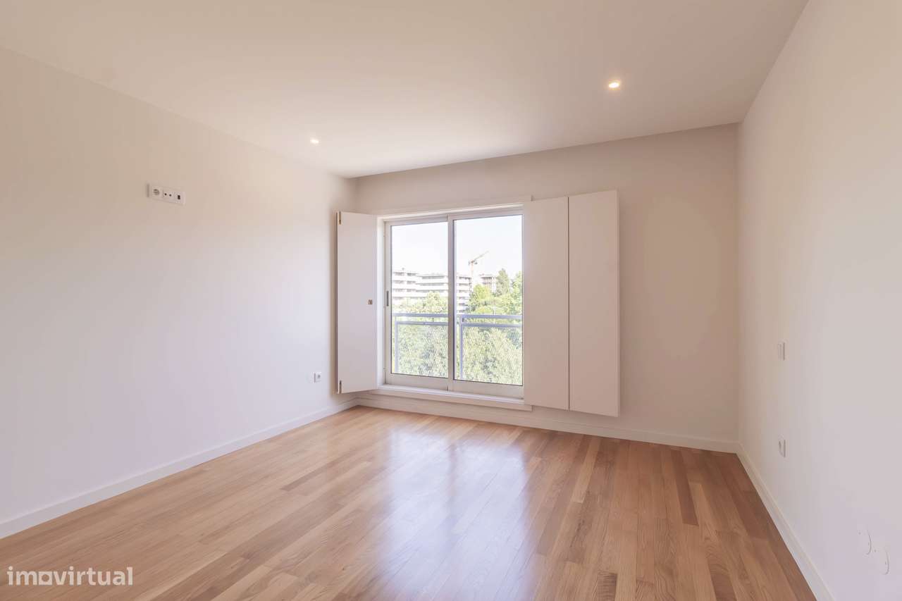 Apartamento T3, excelentes áreas 240m2 + garagem 31m2 + arrumos 4m2-49