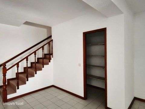 T2 Andar Moradia, com salão. 2 pisos. 5 minutos do metro - Grande imagem: 5/12