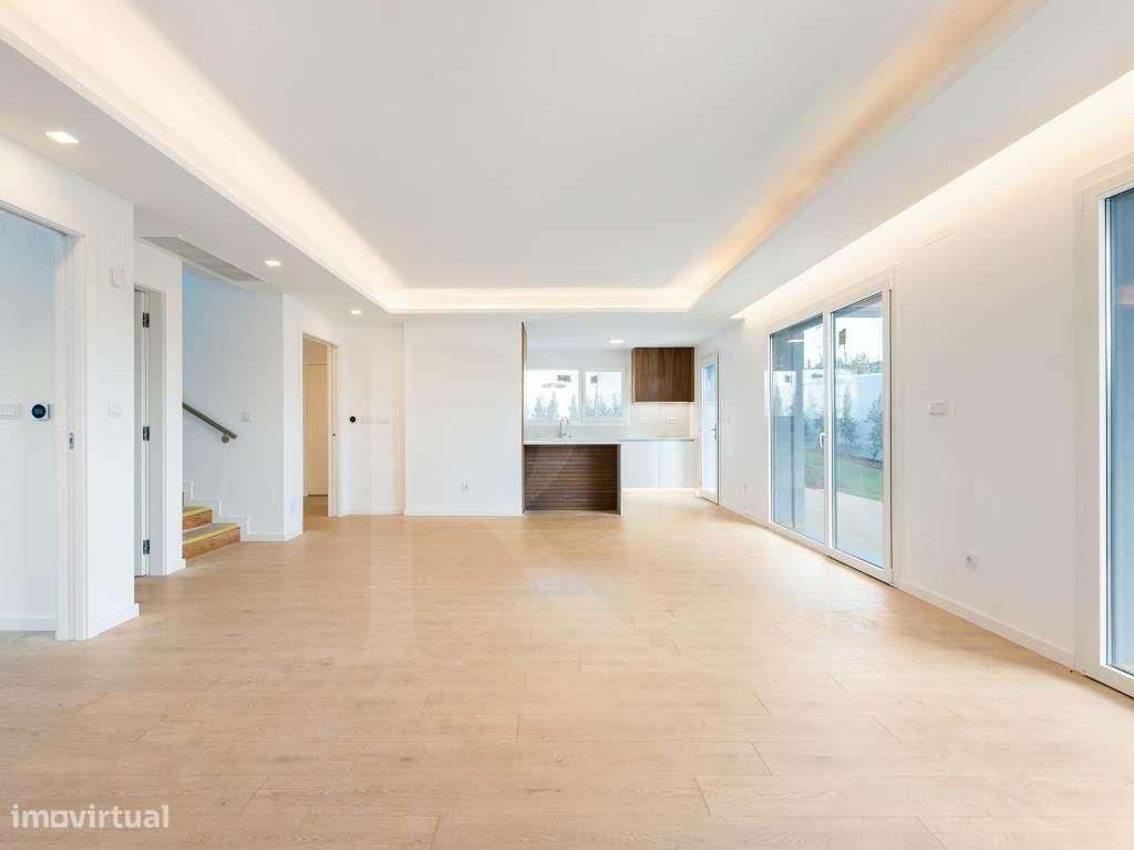 Moradia T4 moderna com piscina privativa em condomínio privado-7