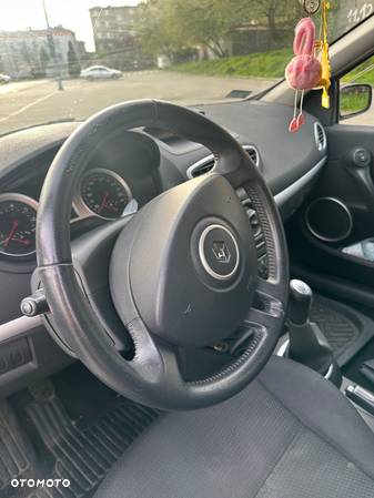 Renault Clio 1.6 16V Expression - 11