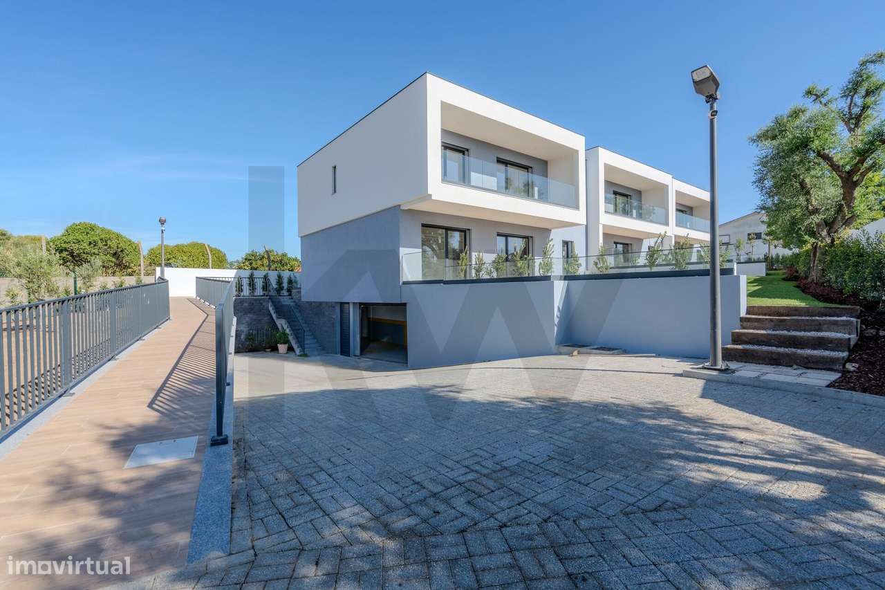 Moradia T4 (+1) em Condomínio Fechado em Cascais com jardim e piscina-45
