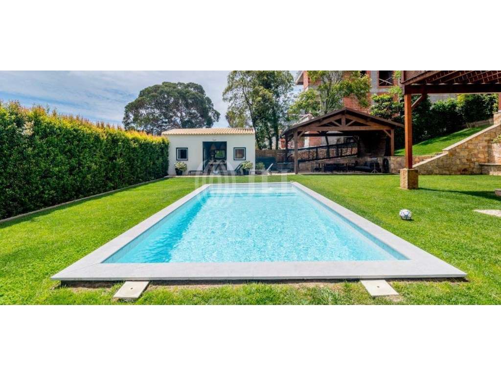 Moradia T6 com jardim e piscina no Estoril em Cascais-25