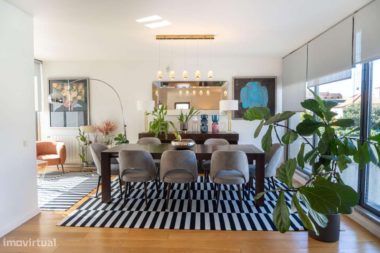 Moradia T4 independente com piscina e jardim em Caxias - Grande imagem: 2/39